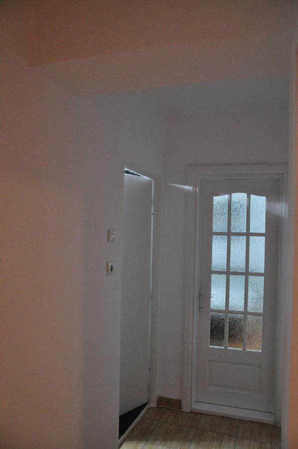 Mario Apartments Resita Bagian luar foto