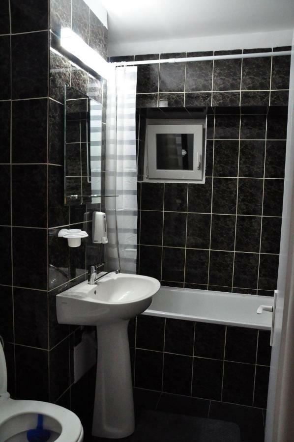 Mario Apartments Resita Bagian luar foto