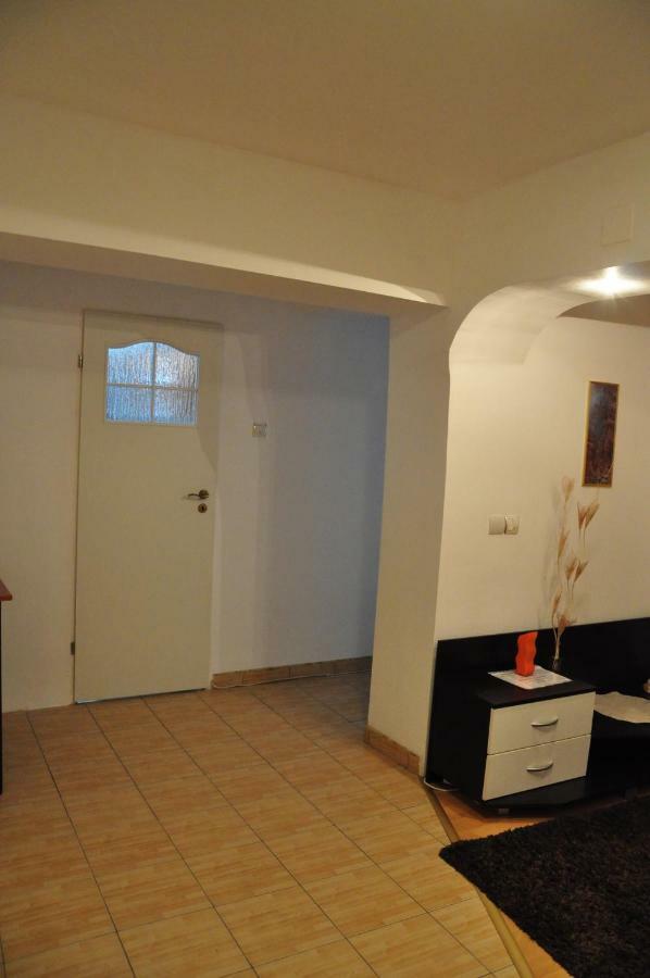 Mario Apartments Resita Bagian luar foto